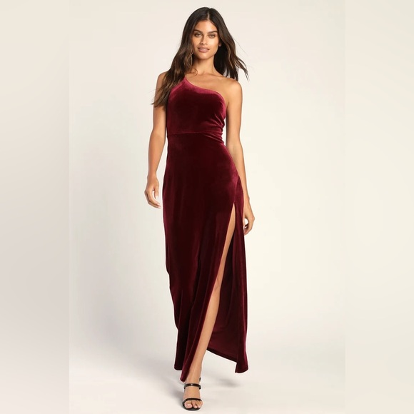 NWT | Glamorous Romance Burgundy Velvet One-Shoulder Maxi Dress - Picture 1 of 6